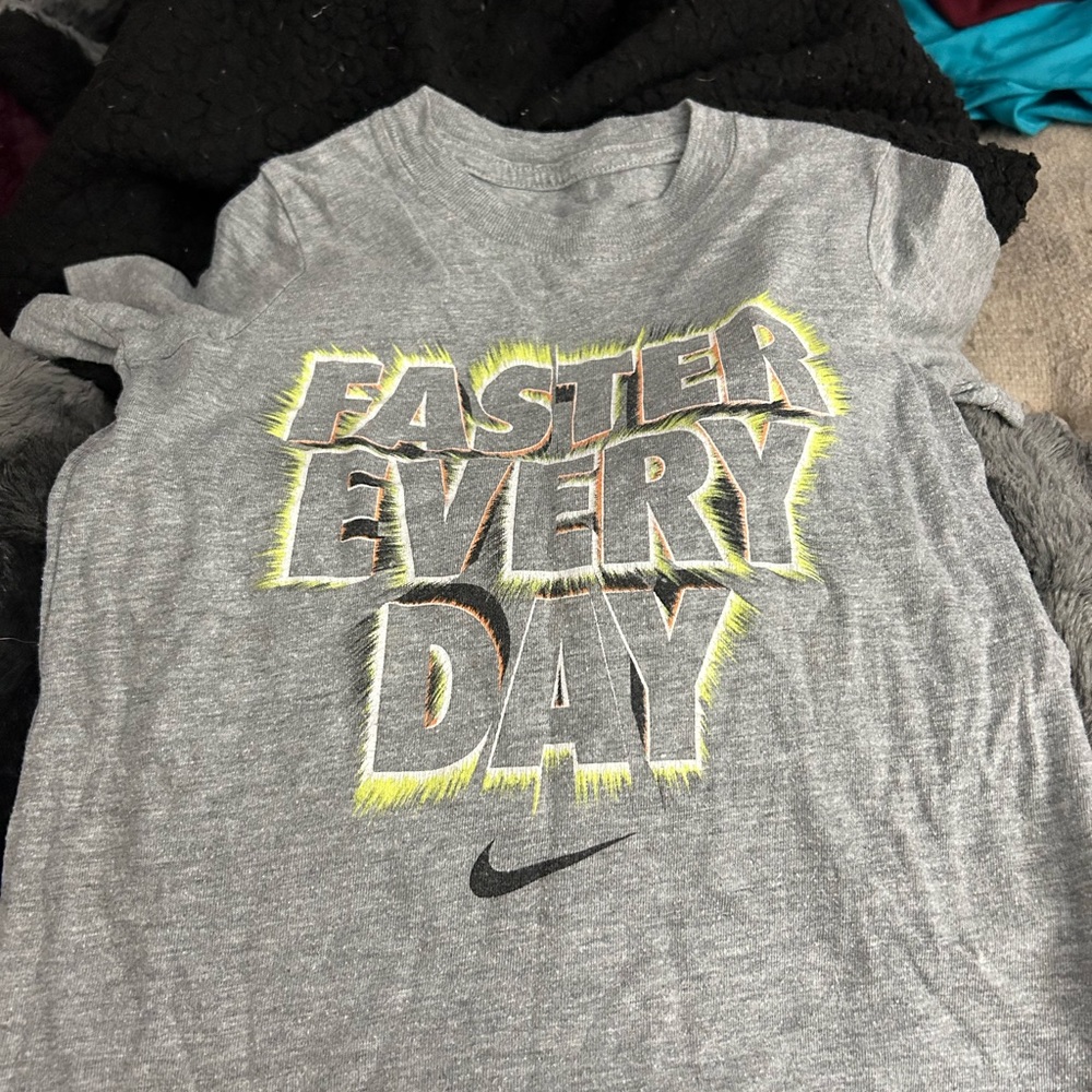 I’m selling a short sleeve shirt